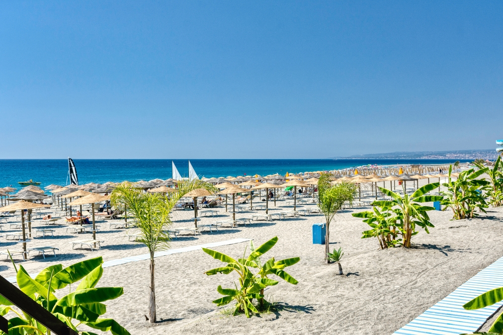 Strand und Tourismus in Giardini Naxos